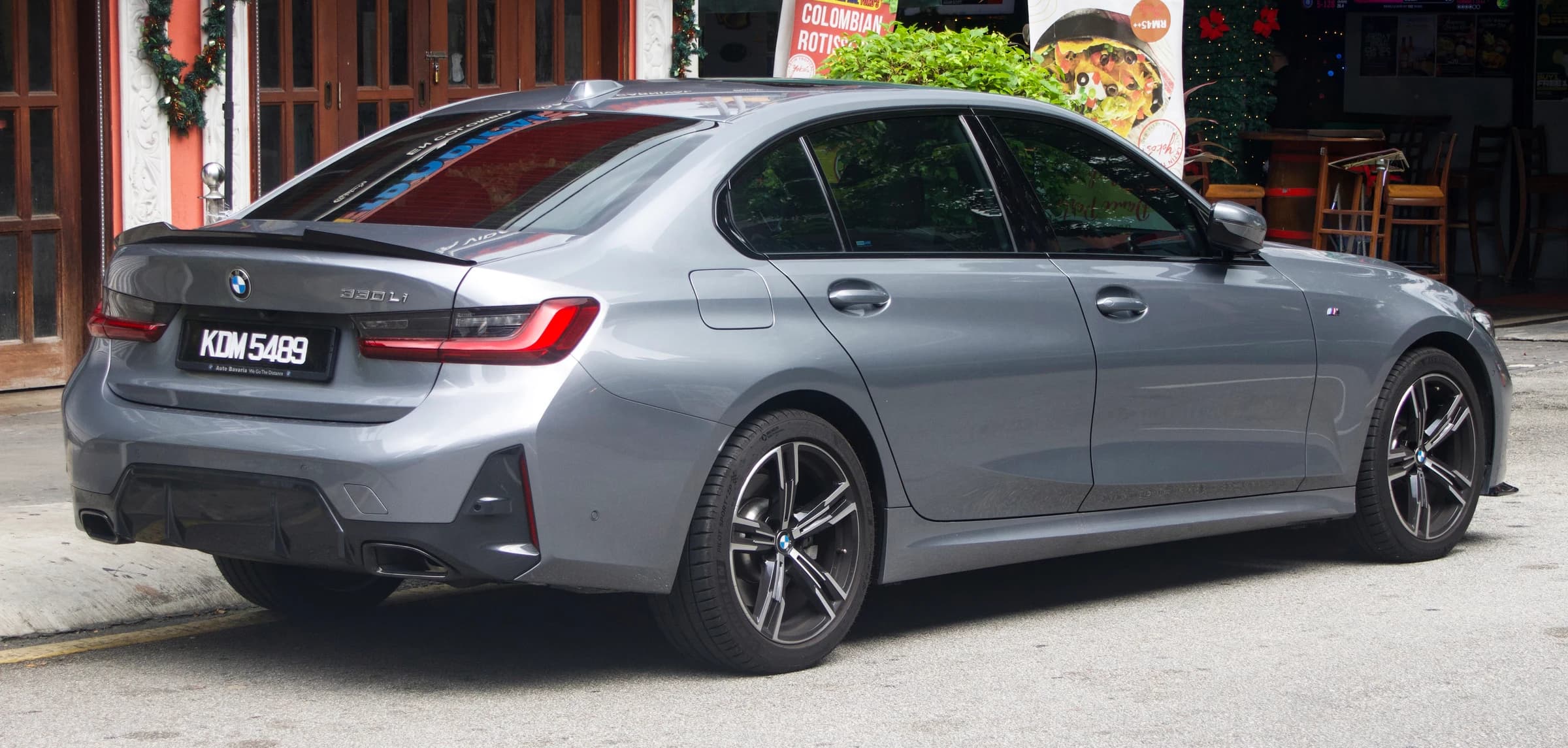 BMW 330Li LWB exterior