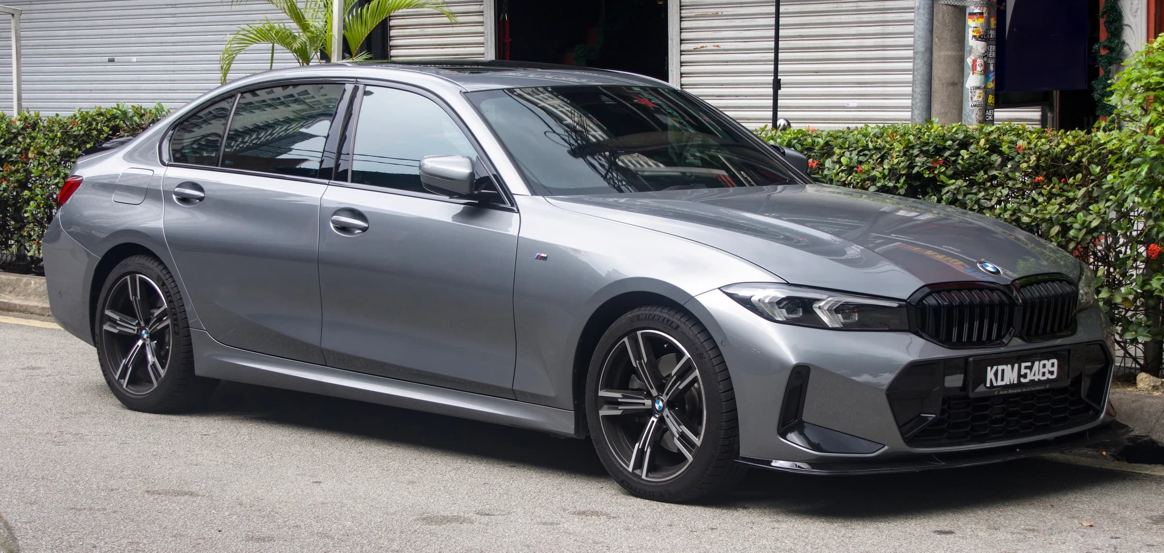 BMW 330Li LWB exterior